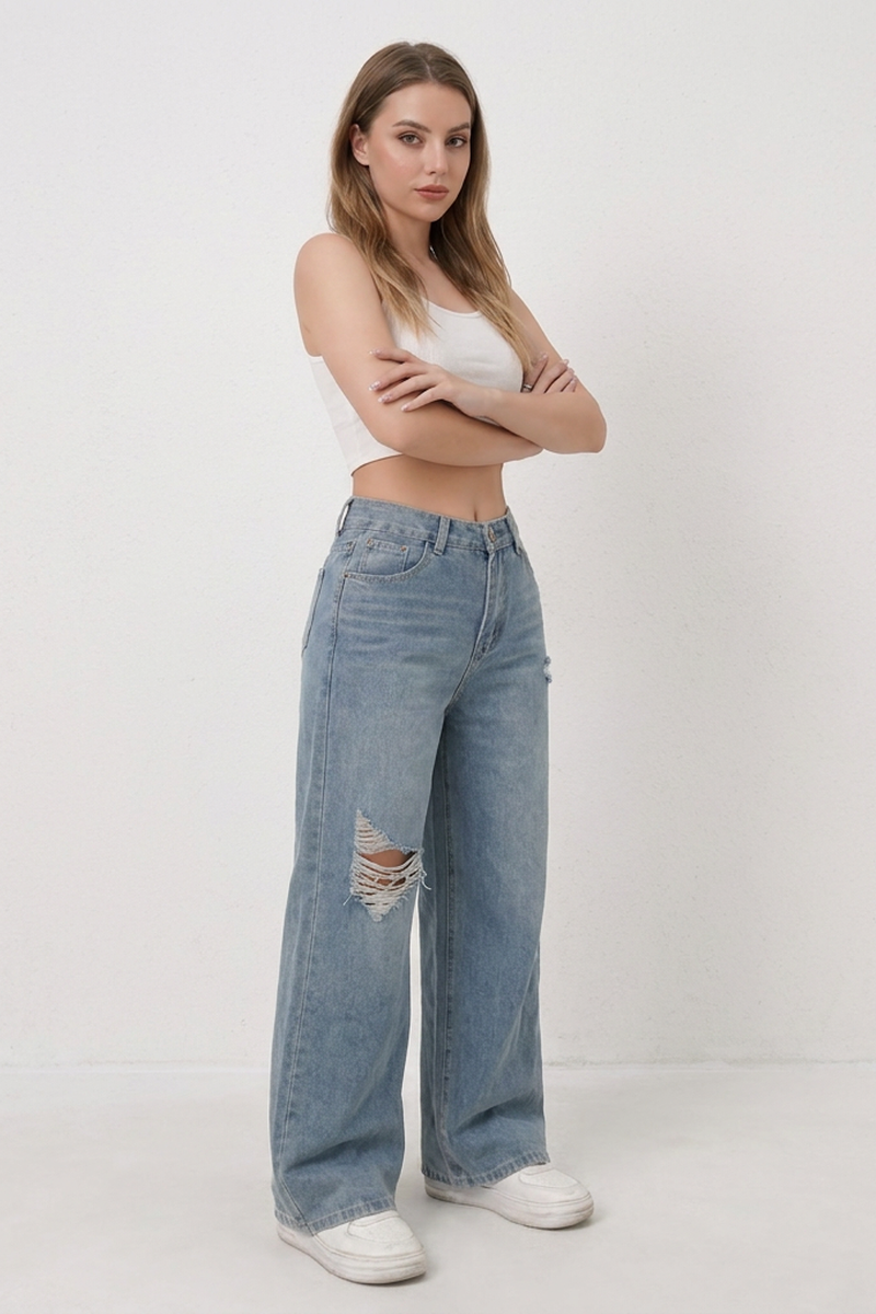 Women's Vintage Wash Wide-Leg Ripped Jeans