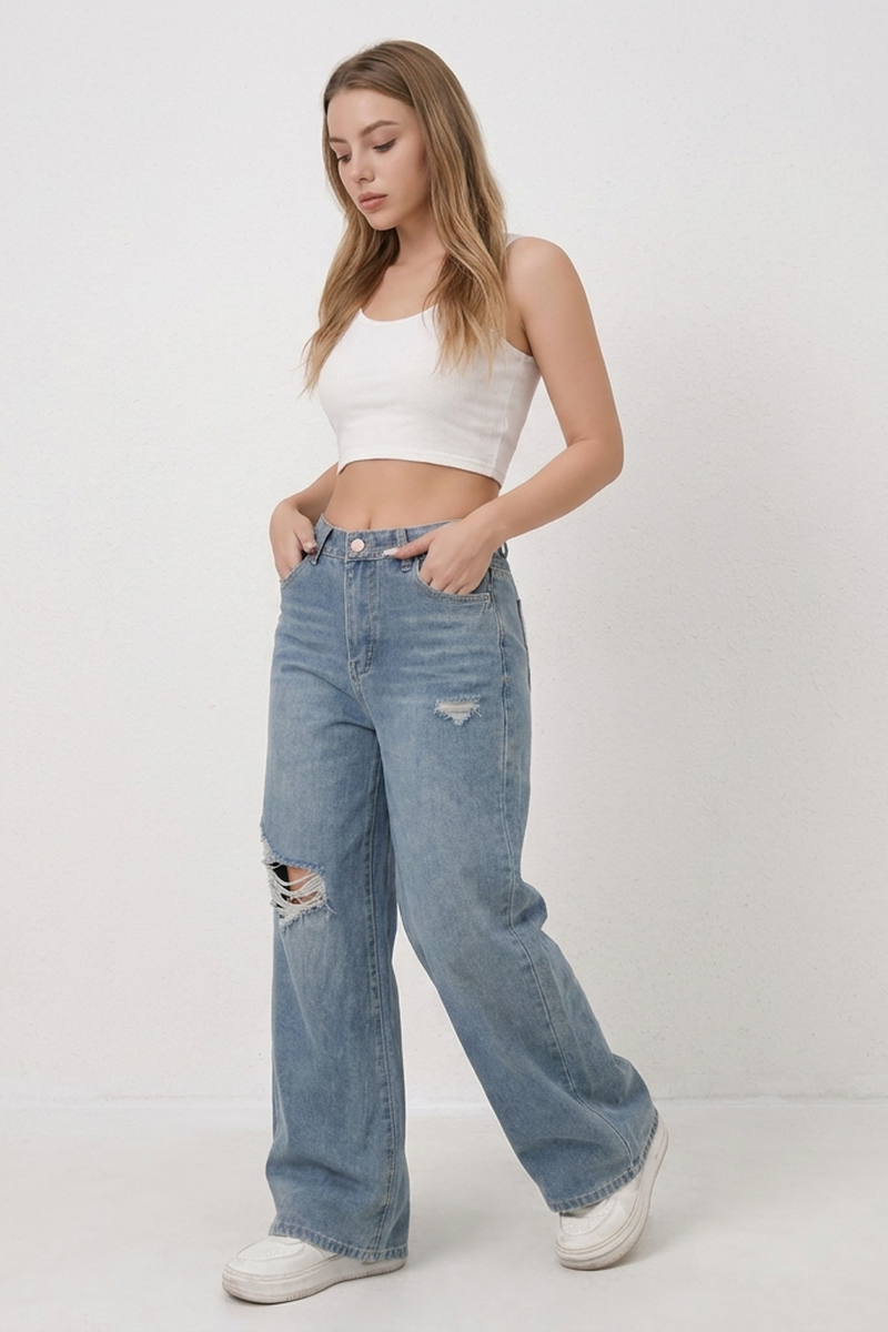 Women's Vintage Wash Wide-Leg Ripped Jeans